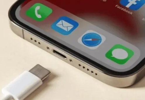 磐安苹果15维修分享iPhone15改USB-C接口后能和安卓用户互借充电器吗 